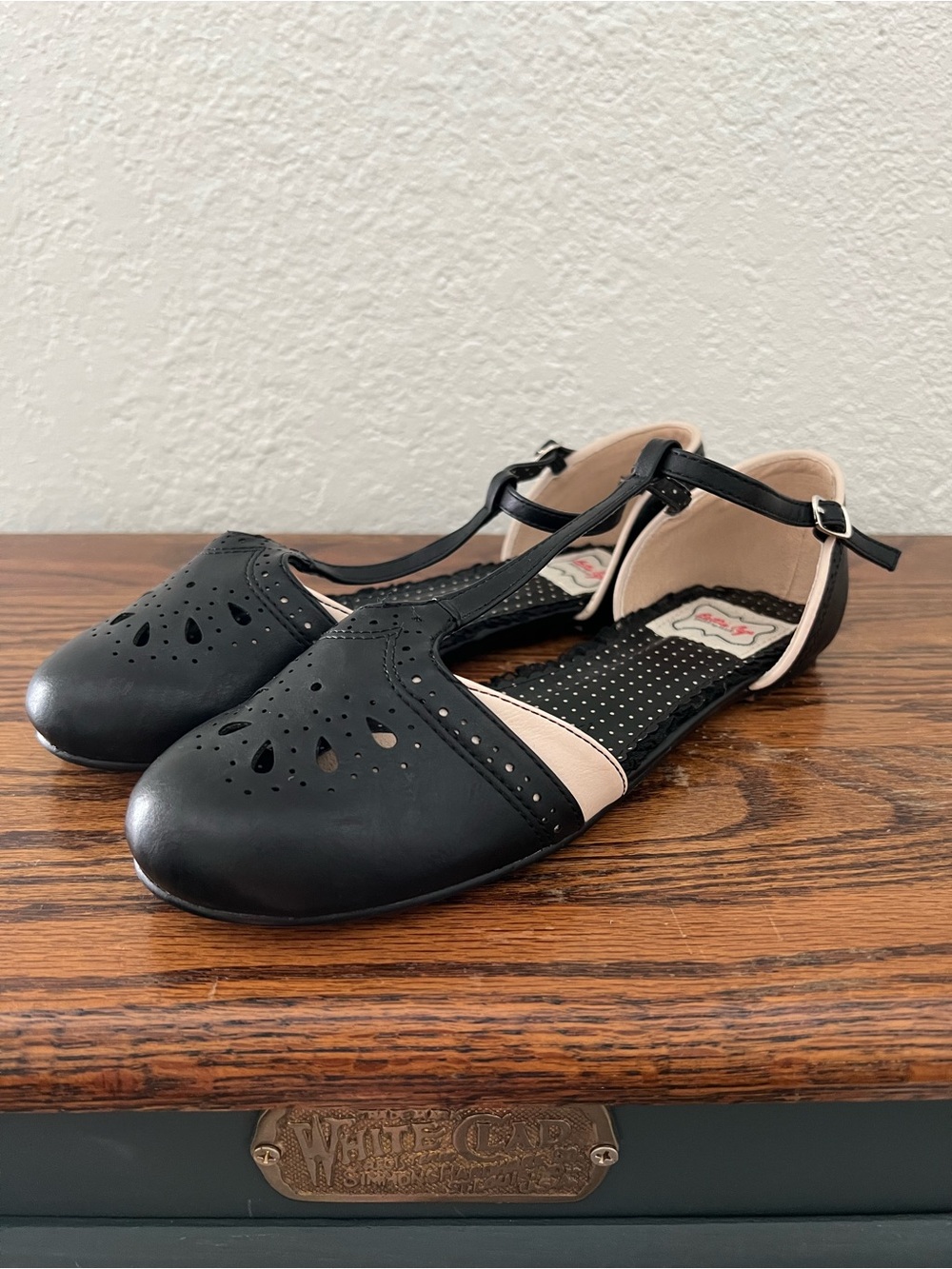 Bettie Page by Ellie Shoes Black BP100-Nancy T-Strap Flats Size 9
